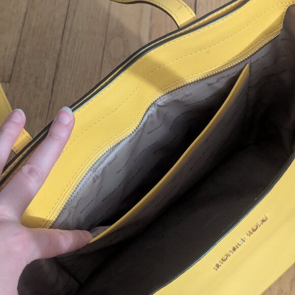 Michael Kors Rivington Tote - Picture 4 of 9